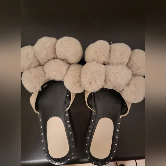 Slippers - Picture 1 of 2